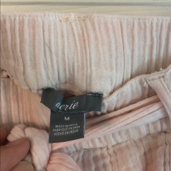 Aerie pink crepe shorts - Picture 2 of 3